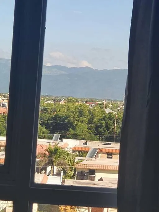 Bayfront Bluedream Luxurious 1Bed, 1Ba Apt Portmore